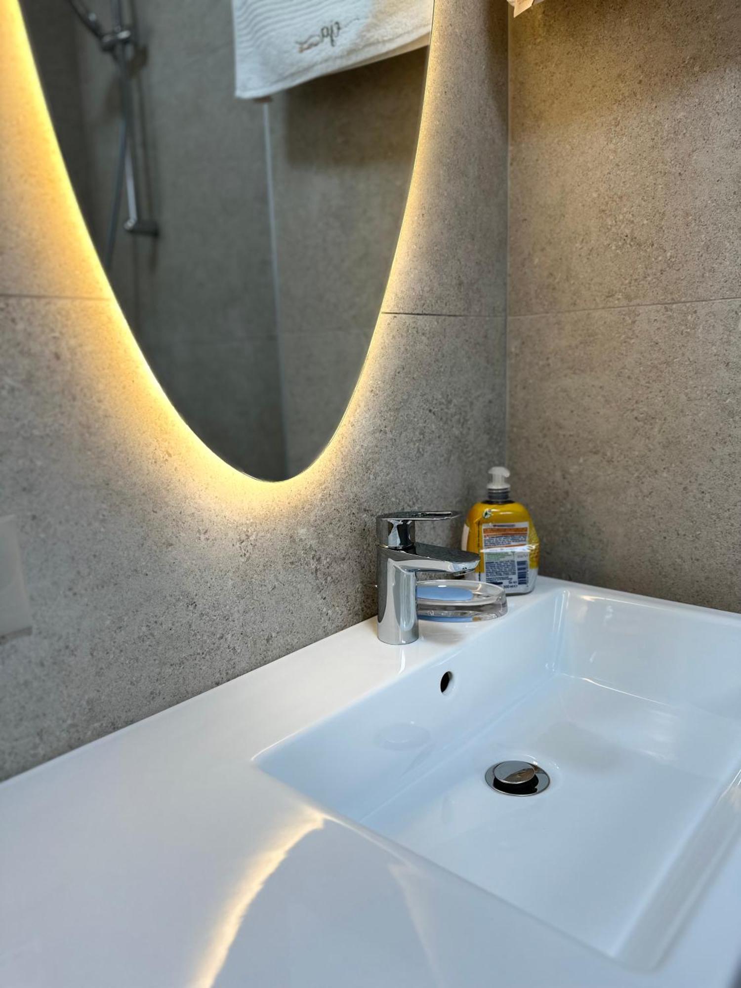 Eja Apartment 3 ติรานา ภายนอก รูปภาพ
